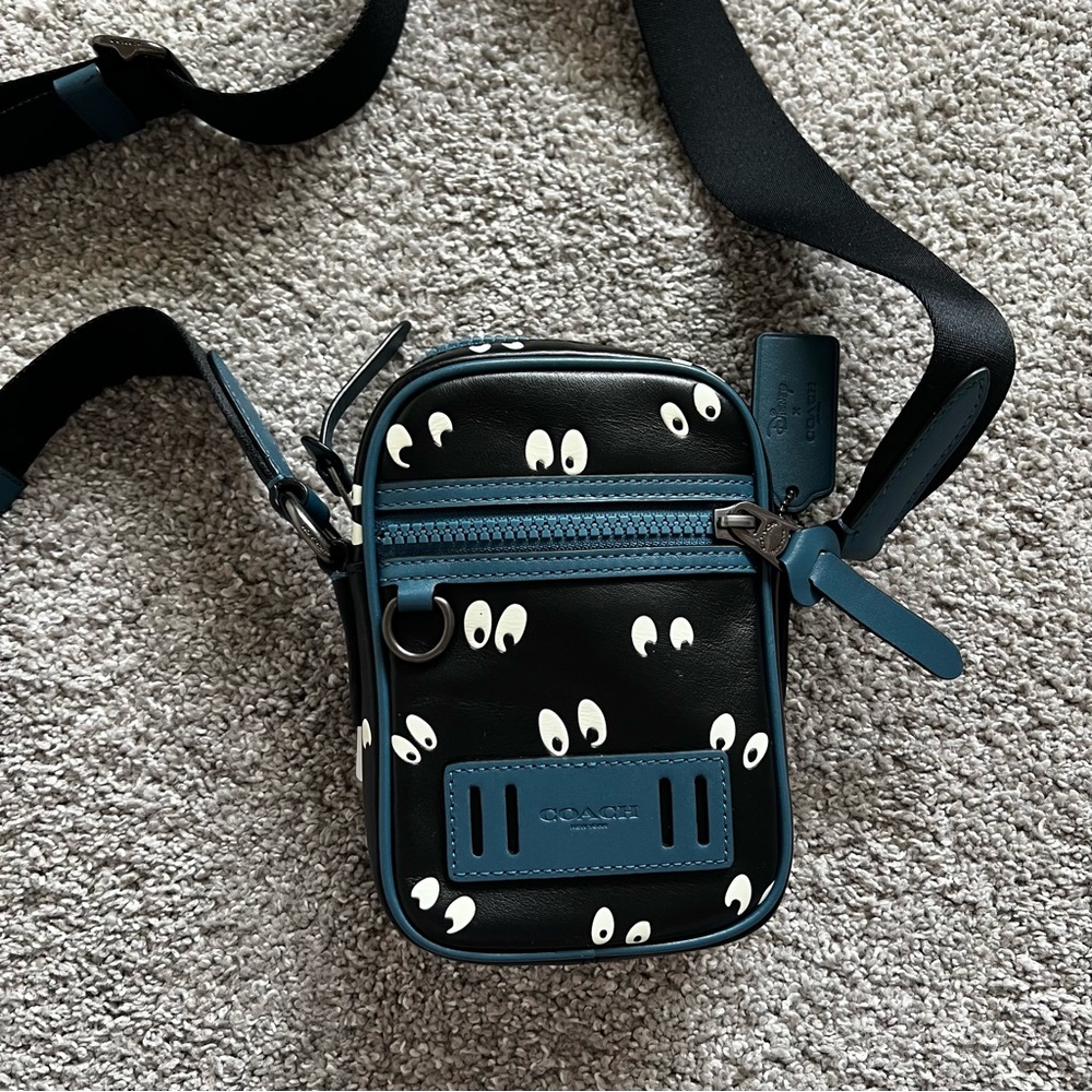 DISNEY COACH TERRAIN CROSSBODY WITH SNOW WHITE AND THE SEVEN DWARFS EYES PRINT